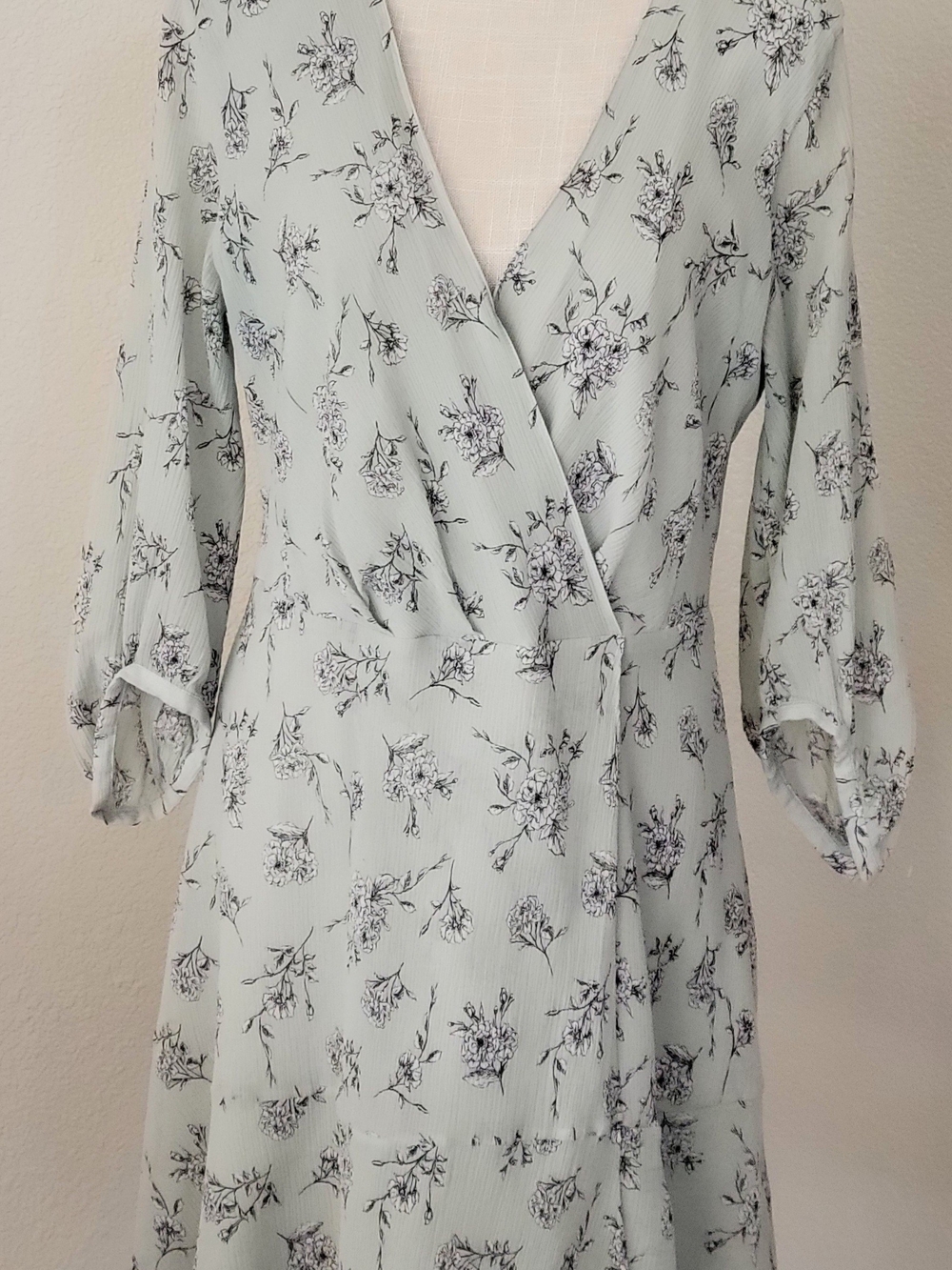 Club Monaco Pitched Sleeve Mini Dress - Size 8 - Sage Floral Faux Wrap